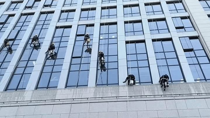 开荒保洁:新居室内开荒保洁、旧居开荒保洁、别墅开荒保洁、开荒保洁、装潢后开荒保洁